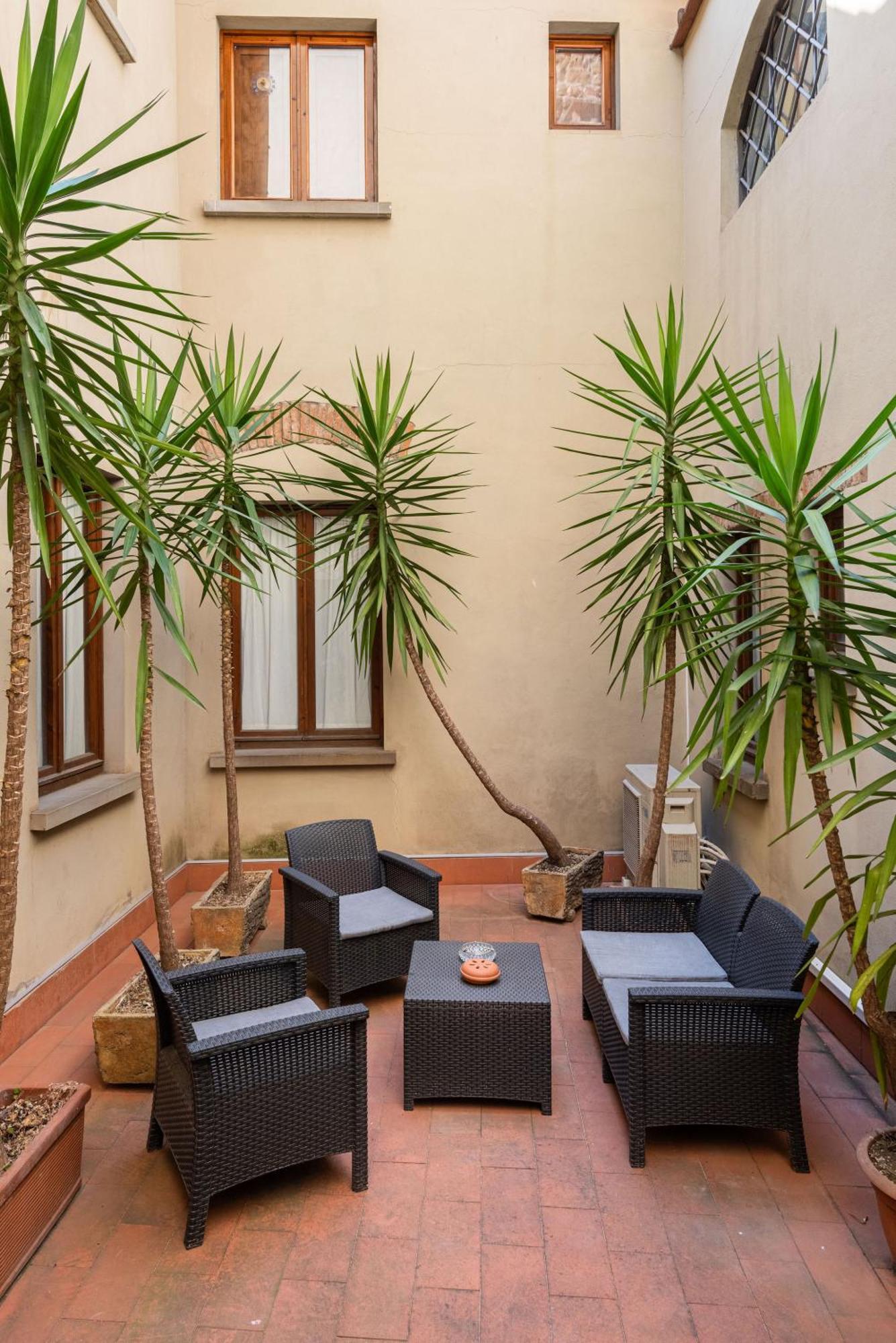 Signoria Apartment With Patio Florence Luaran gambar