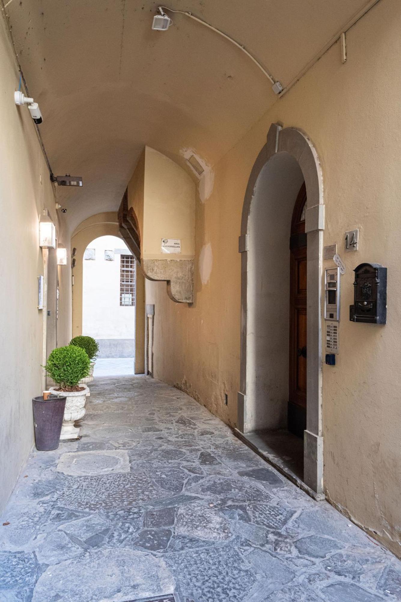 Signoria Apartment With Patio Florence Luaran gambar